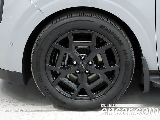 Kia Carnival 2023 — Şəkil 19/20
