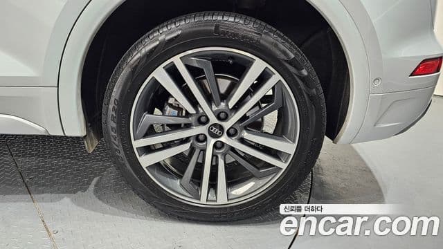 Audi Q5 2021 — ფოტო 5/20