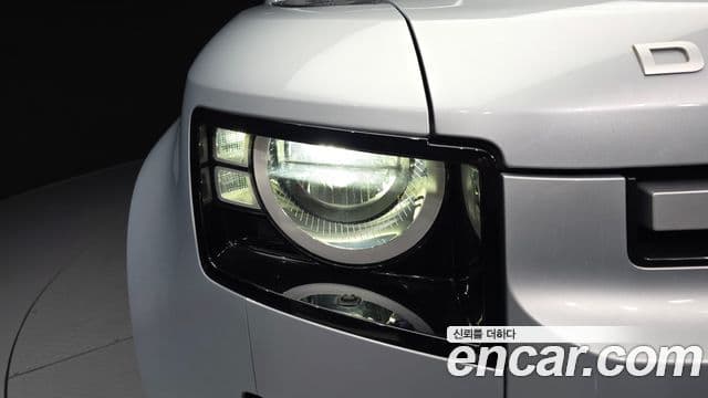 Land Rover Defender 2021 — Photo 6/31