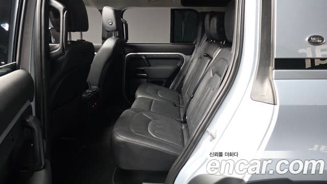 Land Rover Defender 2021 — Photo 22/31
