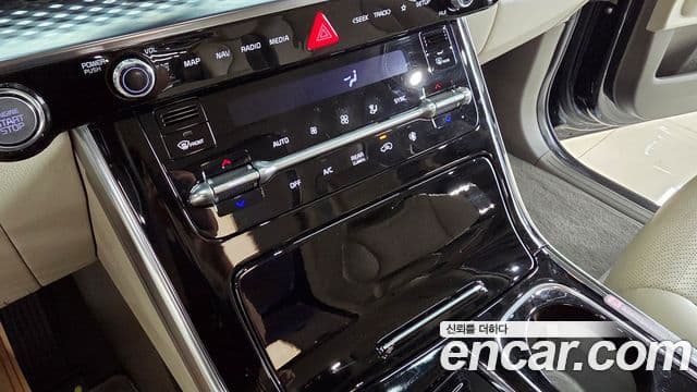 Kia Carnival 2021 — ფოტო 13/20