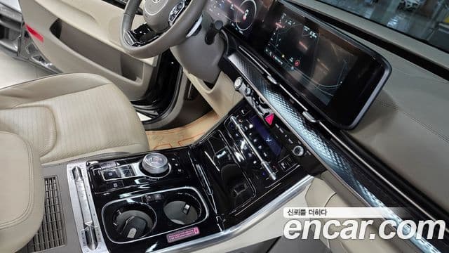 Kia Carnival 2021 — ფოტო 16/20
