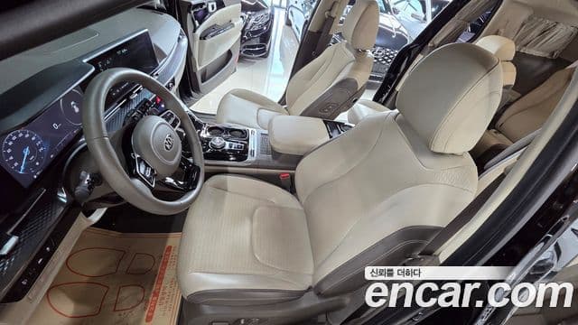 Kia Carnival 2021 — ფოტო 18/20