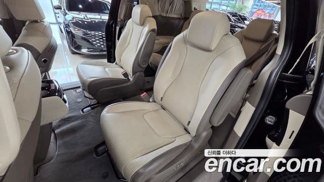 Kia Carnival 2021 — ფოტო 20/20