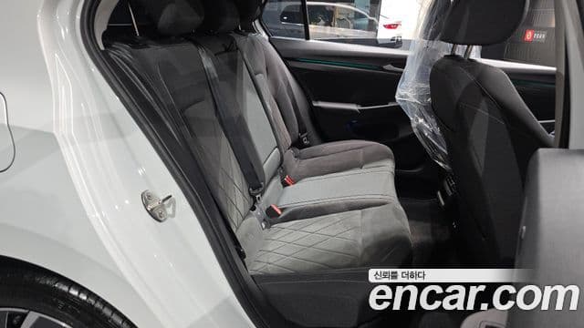 Volkswagen Golf 2024 — ფოტო 11/20