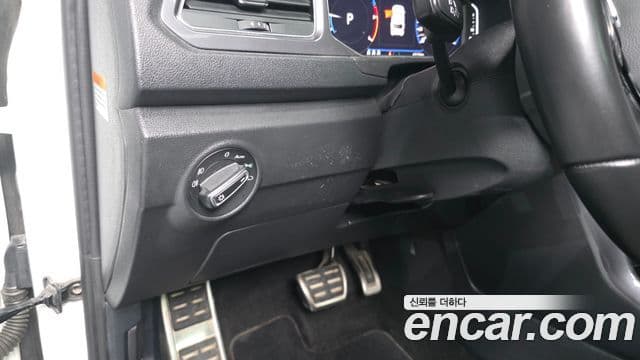 Volkswagen T-Roc 2021 — ფოტო 14/20