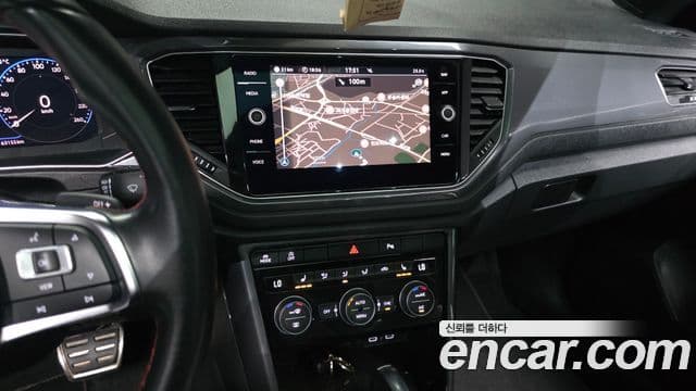Volkswagen T-Roc 2021 — ფოტო 15/20