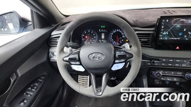 Hyundai Veloster 2021 — ფოტო 13/20