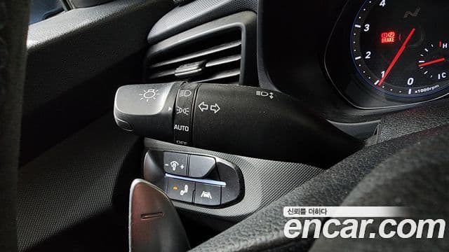 Hyundai Veloster 2021 — ფოტო 19/20