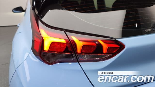 Hyundai Veloster 2021 — Photo 13/35