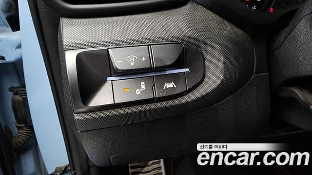 Hyundai Veloster 2021 — Photo 8/35