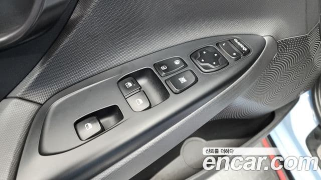 Hyundai Veloster 2021 — Photo 29/35