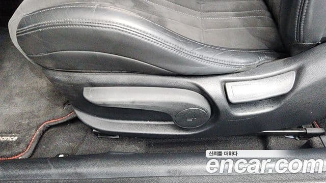 Hyundai Veloster 2021 — Photo 4/35