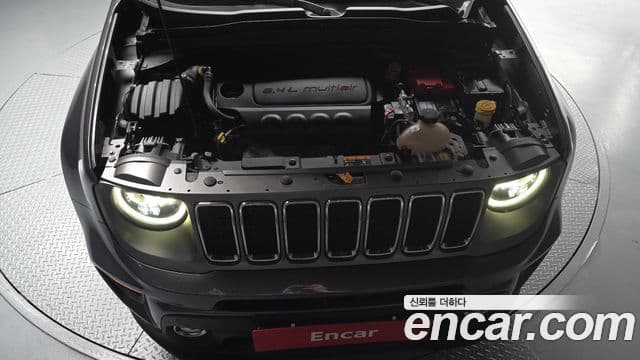 Jeep Renegade 2021 — Photo 25/32