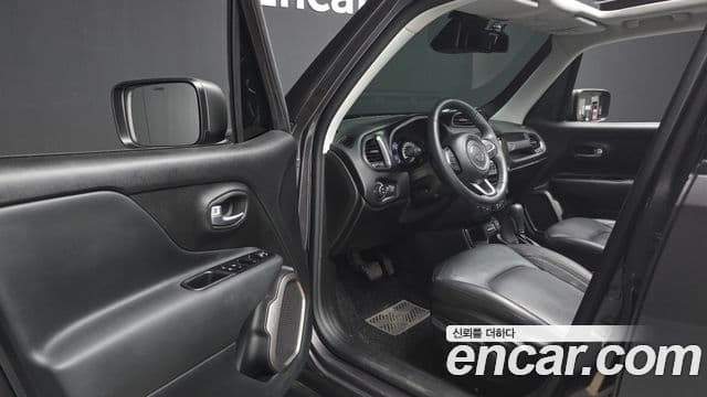 Jeep Renegade 2021 — Photo 20/32