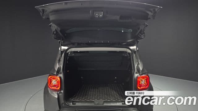 Jeep Renegade 2021 — Photo 19/32
