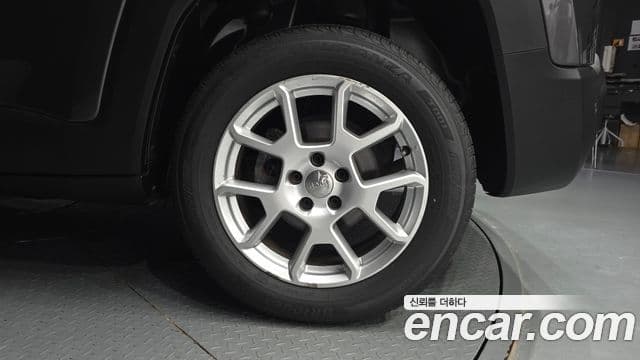Jeep Renegade 2021 — Photo 17/32
