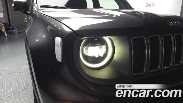 Jeep Renegade 2021 — Photo 28/32