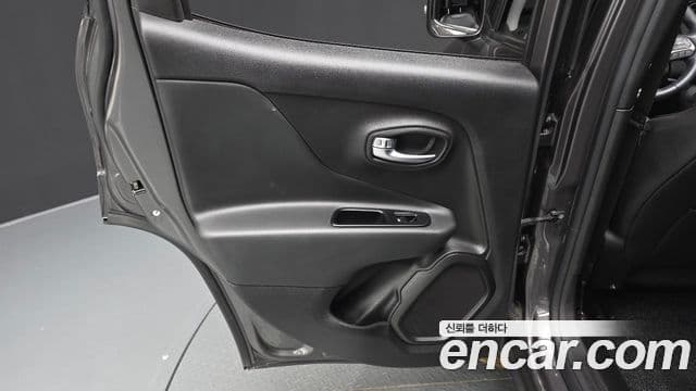 Jeep Renegade 2021 — Photo 1/32