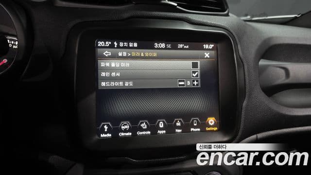 Jeep Renegade 2021 — Photo 26/32