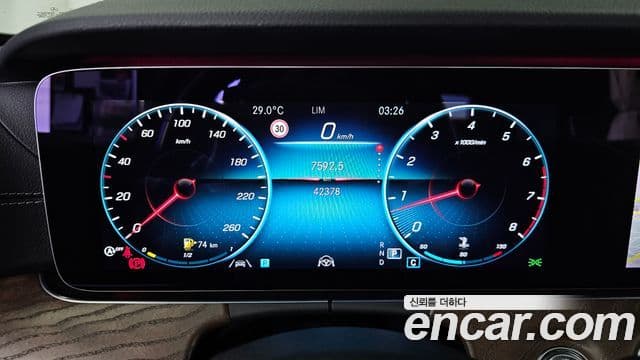 Mercedes-Benz E-Class 2020 — Şəkil 8/20