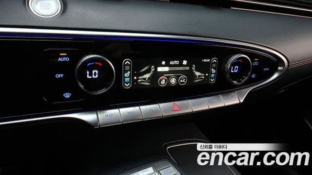 Genesis GV70 2022 — ფოტო 18/20
