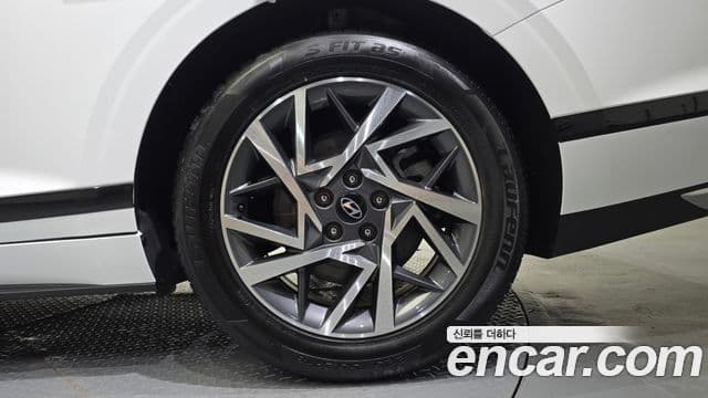 Hyundai Grandeur Hybrid 2023 — Photo 12/30