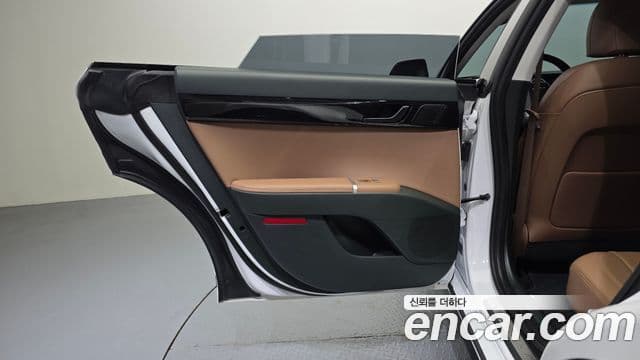 Hyundai Grandeur Hybrid 2023 — Photo 5/30