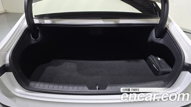 Hyundai Grandeur Hybrid 2023 — Photo 10/30