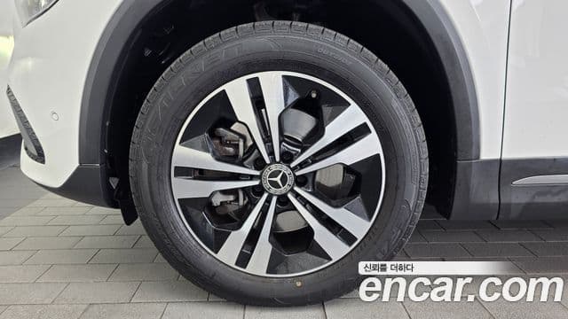 Mercedes-Benz GLA-Class 2021 — Фото 4/20