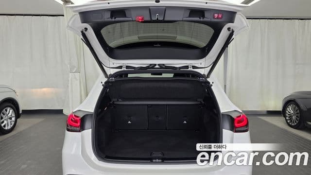 Mercedes-Benz GLA-Class 2021 — Фото 19/20