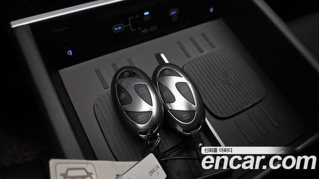 Hyundai Santa Fe 2023 — ფოტო 18/20