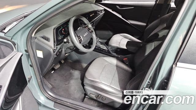 Kia Niro 2022 — ფოტო 10/20
