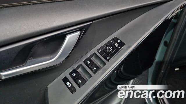 Kia Niro 2022 — ფოტო 17/20