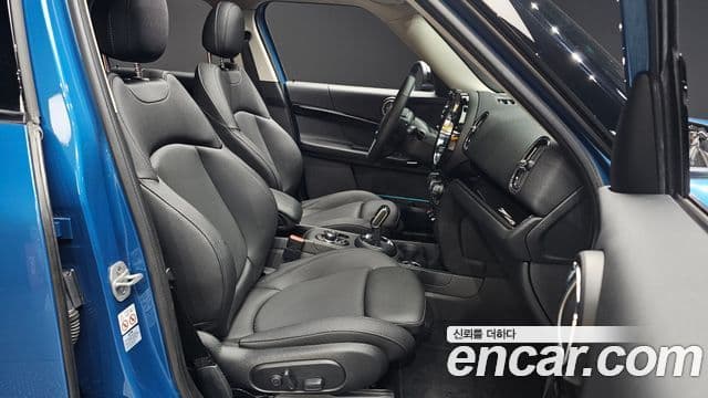 Mini Cooper Countryman 2023 — Photo 27/33