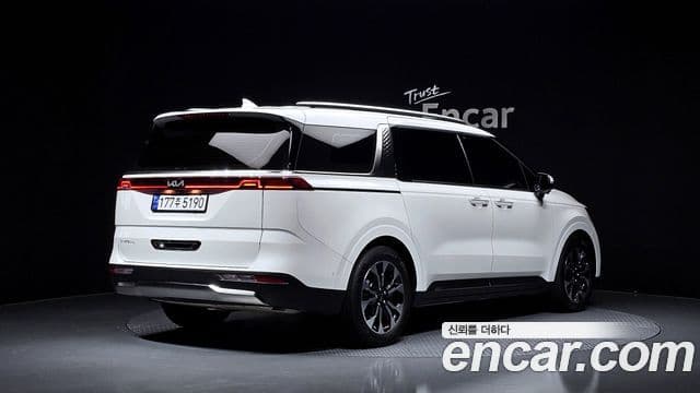 Kia Carnival 2023 — ფოტო 2/20