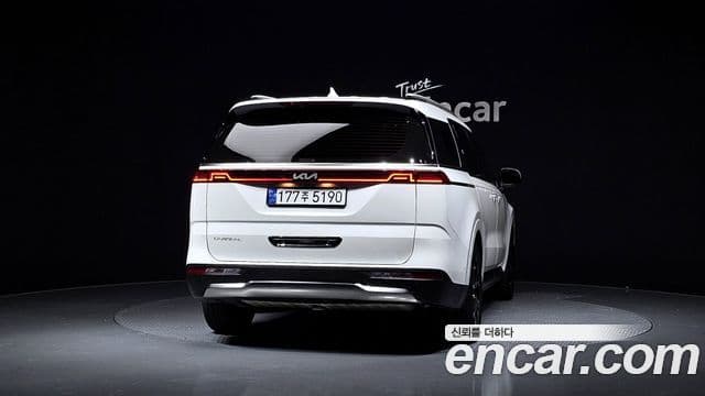 Kia Carnival 2023 — ფოტო 4/20