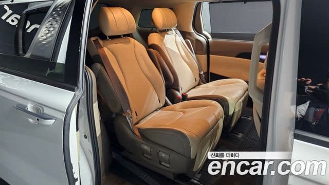 Kia Carnival 2023 — ფოტო 11/20