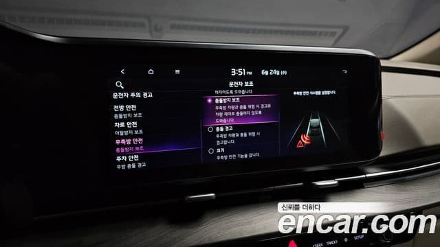 Kia Carnival 2023 — ფოტო 16/20