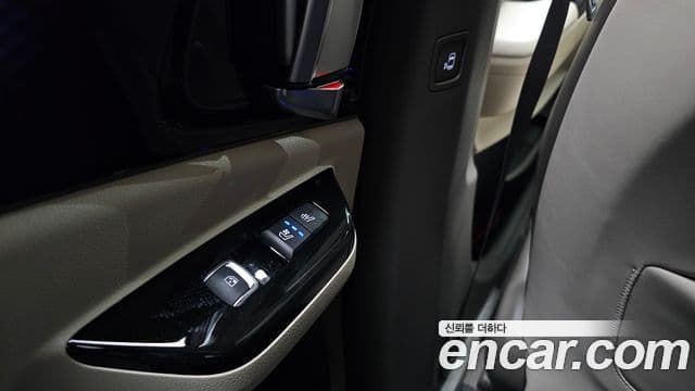 Kia Carnival 2023 — ფოტო 19/20