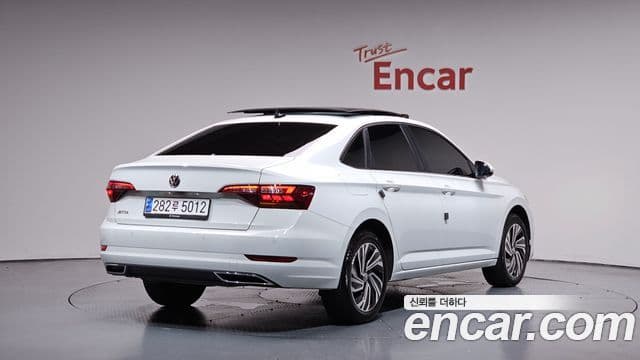 Volkswagen Jetta 2021 — Şəkil 33/36