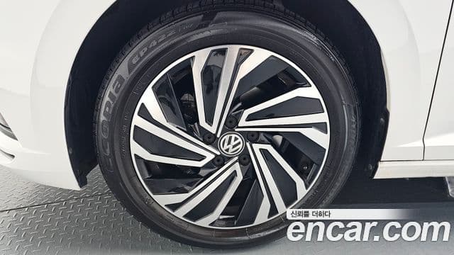 Volkswagen Jetta 2021 — Şəkil 24/36