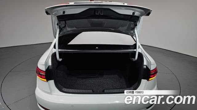 Volkswagen Jetta 2021 — Şəkil 35/36