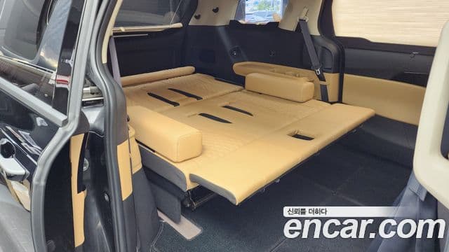 Kia Carnival 2021 — фото 12 из 20