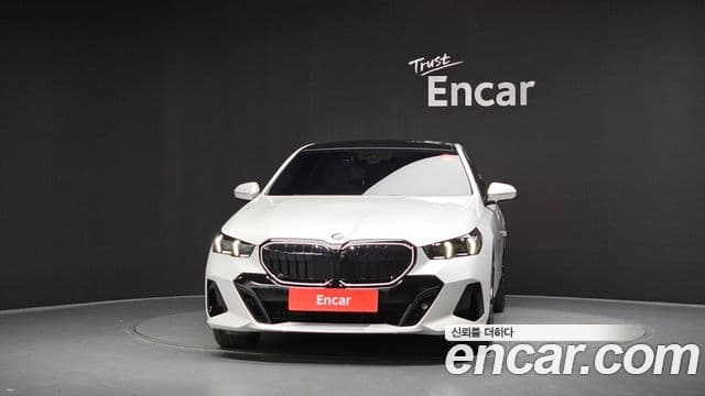 BMW 5 Series 2025 — Photo 11/37
