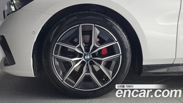 BMW 5 Series 2025 — Photo 15/37