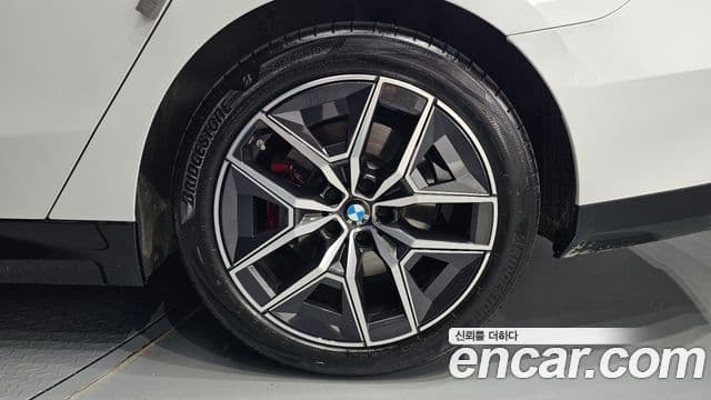 BMW 5 Series 2025 — Photo 17/37