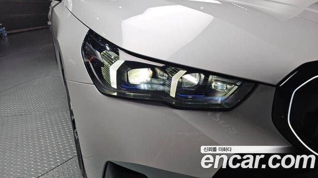 BMW 5 Series 2025 — Photo 24/37