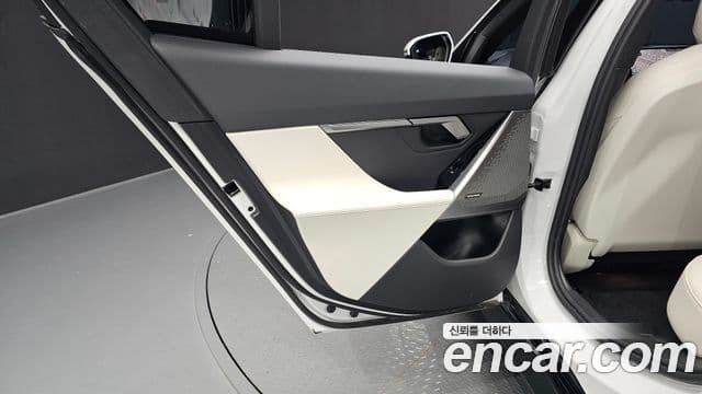 BMW 5 Series 2025 — Photo 19/37