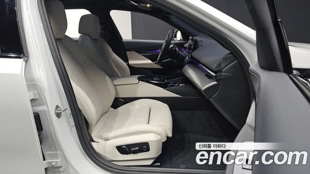 BMW 5 Series 2025 — Photo 12/37